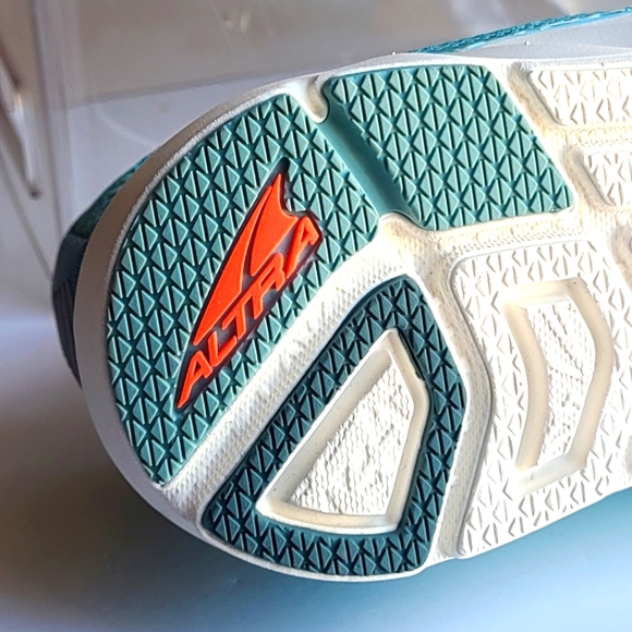 Altra Rivera 2 women Size 7 (New without box) - Picture 8 of 12